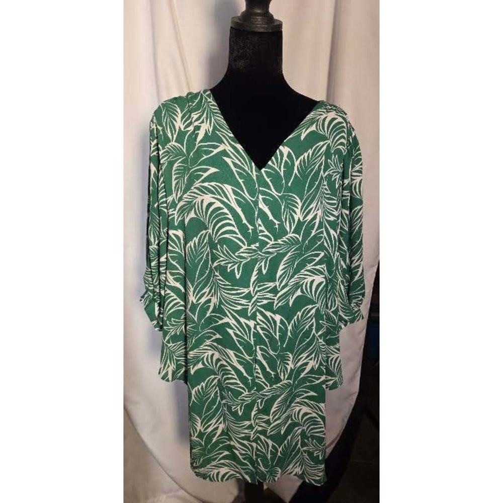 Chicos Green White Tropical Palm Leaf V-Neck Blouse Size 1 US 8/10 3/4 Sleeve